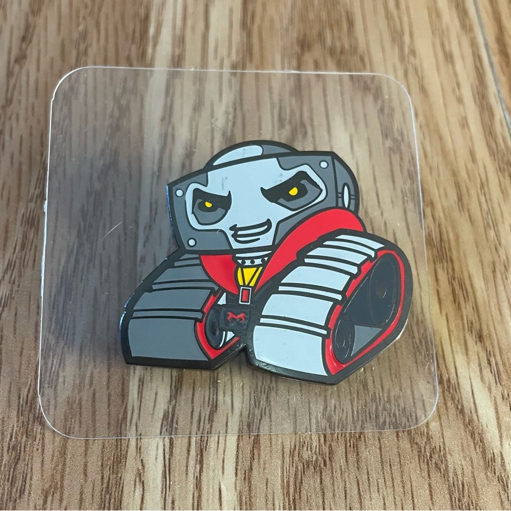 GEEK FUEL EPIC ENAMELS DEST DROID COLLECTOR PIN